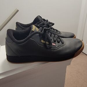 Womans/mens reebok sneakers